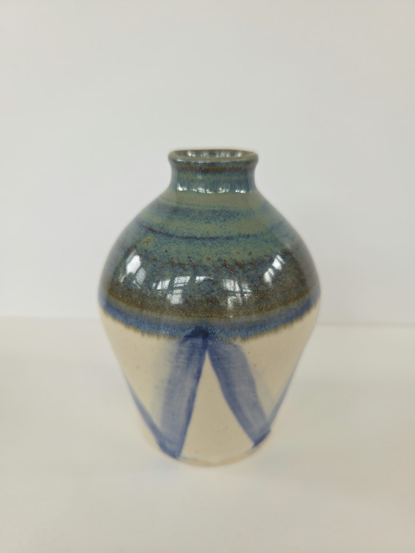 Vase, White and ironwood blue